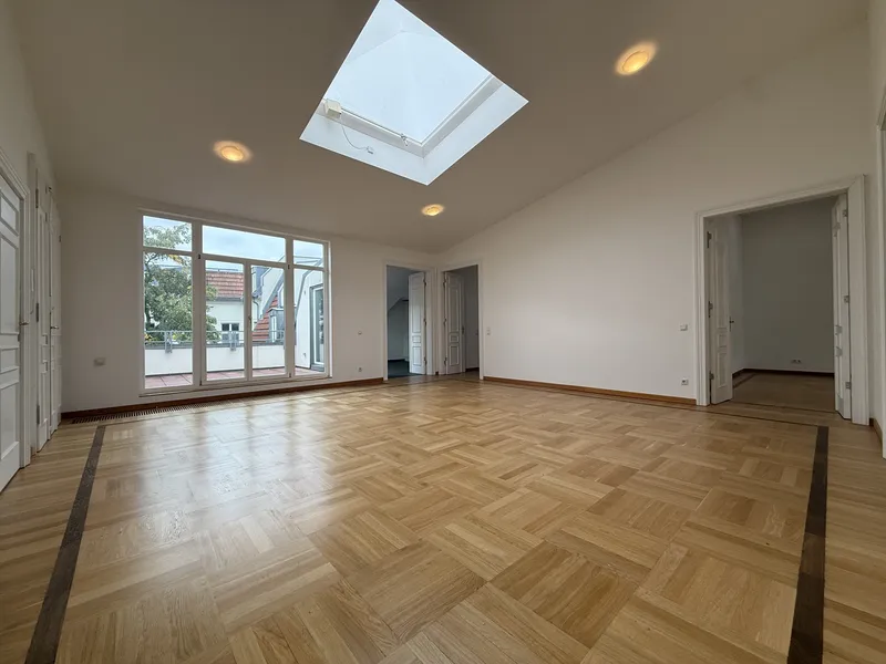 Großzügiges Wohnen nahe Regierungsviertel – Exklusive 5-Zimmer-Wohnung mit 255 m² — photo 1